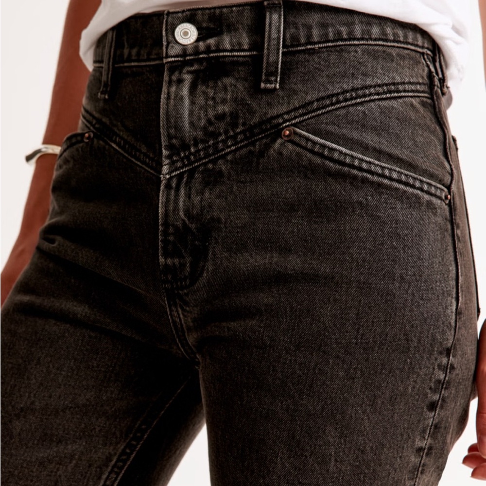 High Rise 90s Relaxed Jeans - Picture 3 of 5
